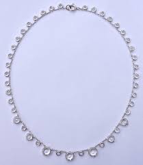 27 januari 202127 januari 2021 decostyle redactie 0 1 min read. Beautiful Art Deco Style Silver Plated Clear Faceted Glass Crystal Necklace Necklace Pendant Watch Fashion Jewelry