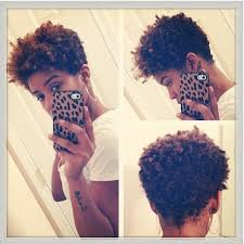 short naturally curly hairstyle for