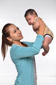 Tahukah bunda kalau sendawa pada bayi itu sangat penting untuk mengurangi risiko berbagai masalah pencernaan. 5 Teknik Untuk Belajar Sendawakan Bayi Bubblynotes Malaysia Parenting Lifestyle Blog
