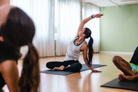 Beginners Course Yoga - Black & White Community