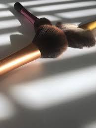 makeup brushes and acne skyn muse