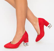 Червените обувки могат да се възползват по всяко време и са на разположение в много дизайни и модели за всеки. Obuvki Alisa Cherveni Novata Kolekciya E Tuk