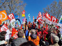 Social. Grèves et manifs dans le Vaucluse : plus de 10 000 personnes à  Avignon selon nos estimations, plus de 25 000 selon les syndicats