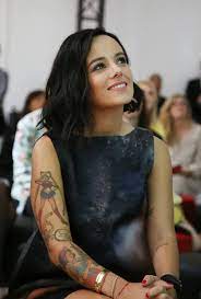 Tatouage de star : tour d'horizon sur les femmes tatouées célèbres et leurs  dessins inspirants