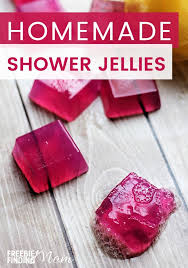 Once that your diy shower jelly is in the fridge, you have time to realise an unique packaging. Homemade Shower Jellies Recipe