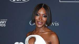 Discovered at the age of 15, she established herself amongst the most recognis. Naomi Campbell Topmodel Gewahrt Blick Auf Kleine Tochter Stern De