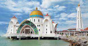 Satu lagi seni islam ialah senibina dimana ianya menapai tahap yang mengagumkan. Pengaruh Islam Di Alam Melayu Seni Bina Di Alam Melayu