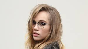 suki waterhouse s burberry fall 2016