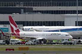 qantas plane lands safely in australia