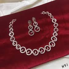 pendant necklace white maheshwari point