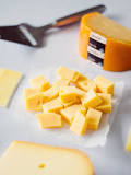 What is the best way to eat gouda cheese?
