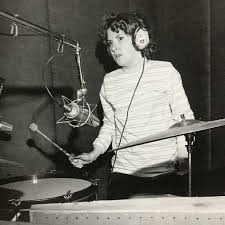 Twitter 上的 AndyWarhol+ VelvetUnderground =EPI："@dougyuleappreciationsociety  “Moe” Tucker, the fantastic drummer of the Velvet Underground, and one of  the first women to drum in a rock n roll band. #moetucker #drummer # velvetunderground #andywarhol #