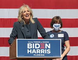 Having always enjoyed english classes in high school, biden eventually earned two master's degrees in the subject and then a doctorate in education from the university of delaware. Dr Biden Die Neue First Lady Im Weissen Haus Usa Derstandard At International