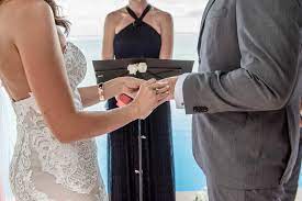 2023 wedding officiant costs average