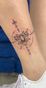 Por fim, a tatuagem da flor de lótus também representa a qualidade de avançar acima da profundidade e, portanto, representa a individualidade. Mandala Flor De Lotus Tatuagens Ideias Mandala Flor De Lotus Tatuagem Feminina Novocom Top