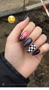 Los diseños de uñas acrilicas están de moda en estos días y con buena razón. Unas Acrilicas Negras 2019 Busqueda De Google Manicura De Unas Unas Postizas De Gel Unas De Gel Simples