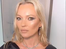 kate moss s makeup secret for glowing eyes