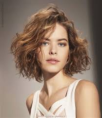 Curls are sublime, there's absolutely no doubt about that! Interessanter Schnitt X Langes Haar Verwandtes Bild Interessanter Schnitt Fur Langes Haar Hatten Sie D Haircuts For Medium Hair Curly Hair Styles Hair Styles