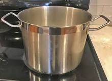 What is a standard size stock pot?