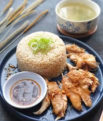 Ayam hainan merupakan hidangan yang berasal dari provinsi hainan di china, namun hidangan ini menjadi sangat populer di kawasan asia tenggara, khusunya singapura. Resep Nasi Ayam Hainan Rice Cooker Nasi Ayam Pek Cam Kee Rebus