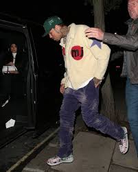 Do you think chris brown will pick up right where he left off and deliver another excellent album? Chris Brown Spotted With Girlfriend Gina Huynh Days After Ammika Reunion Capital Xtra