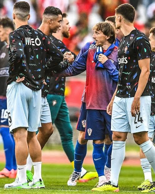 Xúc động với hình ảnh của Ronaldo và Modric | Znews.vn