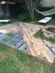 patio deck out of 25 wooden pallets