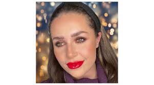 nye makeup inspo high gloss red lips