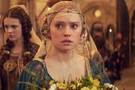 Beautiful and intelligent, she soon captures the attention of the handsome prince hamlet. Movie Review Ophelia 2019
