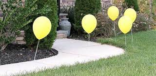 outdoor party decor with balloons