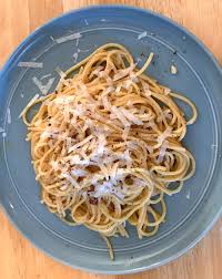 Spaghetti carbonara, one of the most famous pasta recipes of roman cuisine, made only with 5 simple ingredients: How To Make This Michelin Starred Spaghetti Recipe