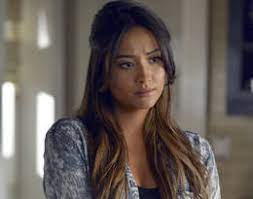 get the look emily fields of pll
