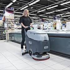 um walk behind scrubber dryer