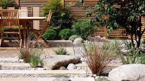 10 tricks for landscaping with boulders