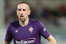 Franck ribery was given a warm welcome by excited fiorentina fans as he prepares to finalise a move to the serie a side. Franck Ribery Returns To Fiorentina Training After Six Months Out
