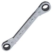 offset ratcheting wrench for fencing
