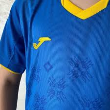 Любопытно, что сочетание желтой футболки и синих трусов в комплекте в официальных поединках использовалось последний раз в 1999 г. Sbornaya Ukrainy Futbol Olx Ua