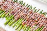 baked asparagus wrapped in prosciutto