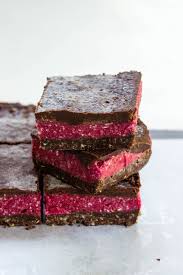 It seems most dessert recipes have gluten or dairy in them so it becomes even more frustrating for someone going gluten and dairy free to satisfy that sweet tooth. Raw Chocolate Raspberry Slice Dairy Free Egg Free Gluten Free Raw Vegan Frankie S Feast Raw Chocolate Chocolate Raspberry Raw Vegan Desserts