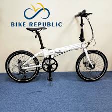 Now with technology adopted from higher level groupsets, both new starters and enthusiasts will feel comfortable sport riding with the features that shimano sora r3000 introduces. Dahon Launch D8 White 8 Speed Folding Bicycle Sports Equipment Bicycles Parts Bicycles On Carousell