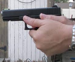 The Correct Way To Grip A Handgun