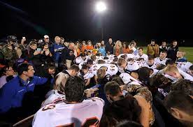 Praying football coach from Washington ...