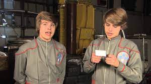 A research project leaves twin brothers zack (dylan sprouse) and cody (cole sprouse) with the ability to sense each other's thoughts and feelings. Suite Life Movie Real Deal 1 Youtube