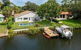 luxury waterfront homes in st
