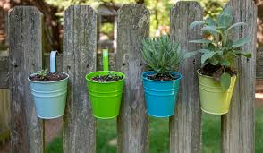 9 Ways To Hang Flower Pots On A Fence