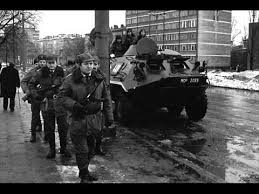 Stan wojenny to ograniczenie swobód i praw obywatelskich na skutek zewnętrznych zagrożeń państwa. Stan Wojenny W Polsce 1981 1983 Martial Law In Poland 1981 1983 Youtube