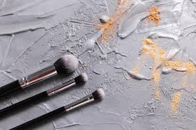 mineral powder for face and a brushes