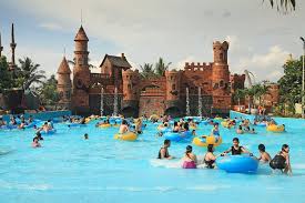 Batavia splash water adventure ini mempunyai wahana yang cukup lengkap. Daftar 9 Tempat Wisata Di Tangerang Raya Yang Ditutup Untuk Cegah Penyebaran Corona Halaman All Kompas Com