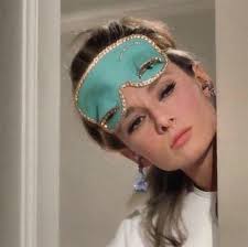 Fortune hunter holly golightly finds herself captivated by aspiring writer paul varjak, who's moved into her building on a wealthy woman's dime. Tiffany Audrey Wore In Breakfast At Tiffany S The Adventurine