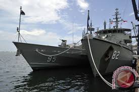 kapal perang australia hm bathurst